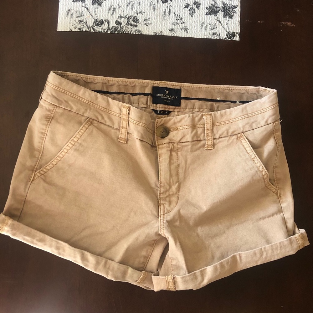 American Eagle Khaki MIDI shorts